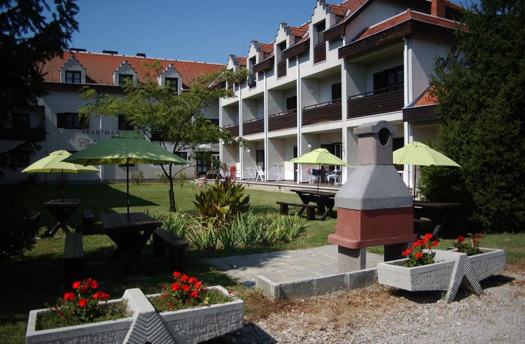 Siesta Club Apartman Harkány Exteriér fotografie