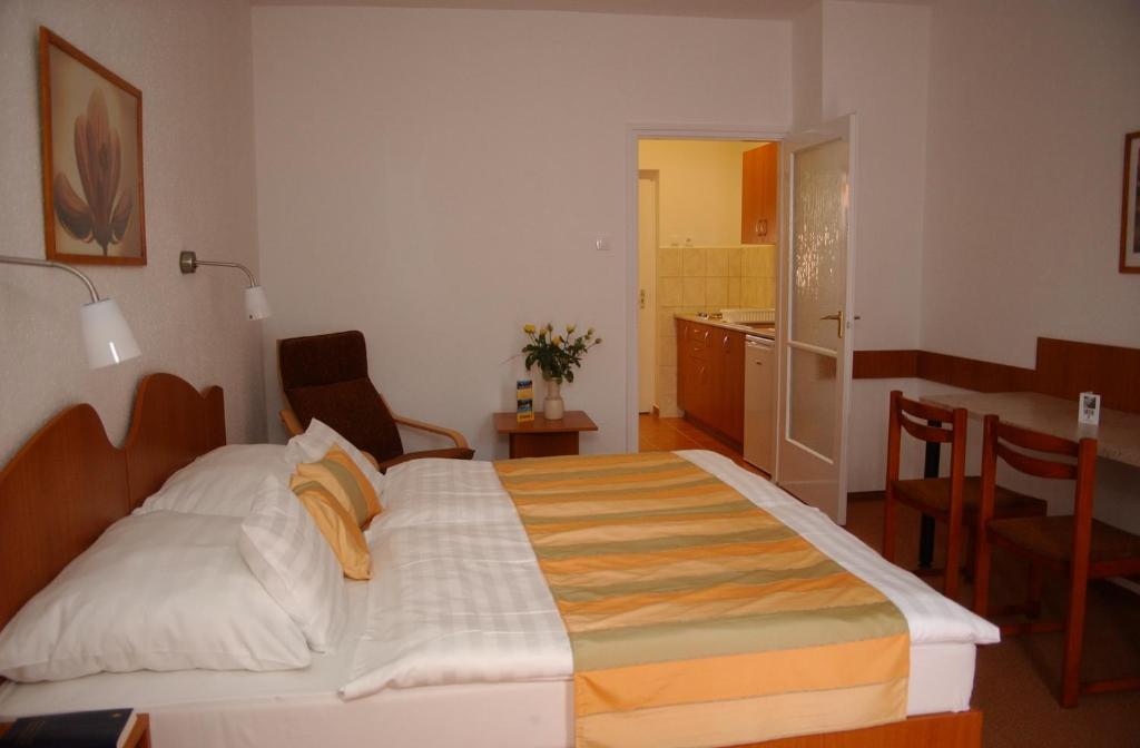 Siesta Club Apartman Harkány Pokoj fotografie