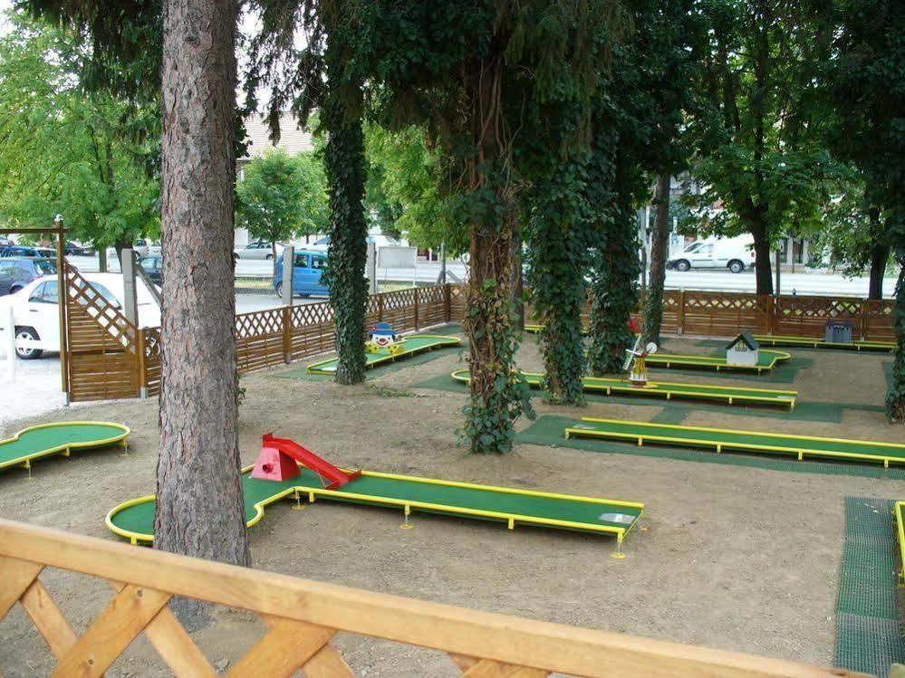 Siesta Club Apartman Harkány Exteriér fotografie